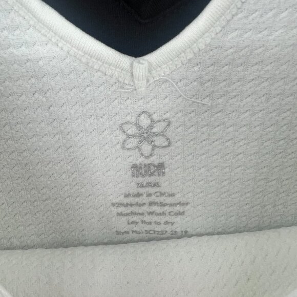 Lot of 4 Women's Size Medium T-Shirts and Tank Shein Old Navy - Picture 6 of 13